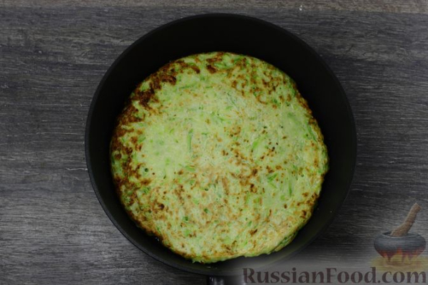 Кабачковый торт с крабовыми палочками, яйцами и сыром