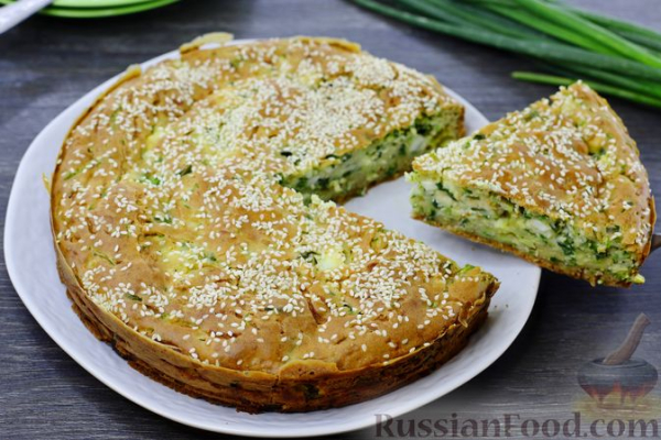 Заливной пирог из кабачкового теста, с яйцами, луком и плавленым сыром