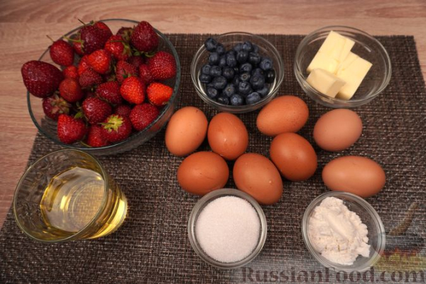 Суфле из клубники, с голубикой