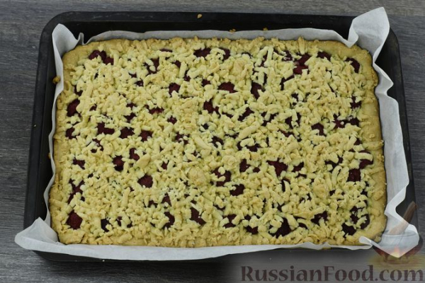 Постный тёртый пирог с малиной