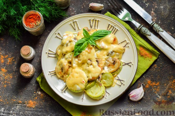 Кабачки, запечённые с грибами, под сметаной и сыром