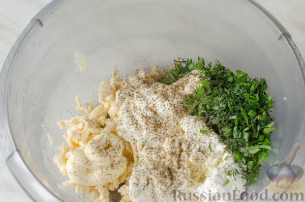 Рулет из кабачков с творожно-сырной начинкой и сладким перцем