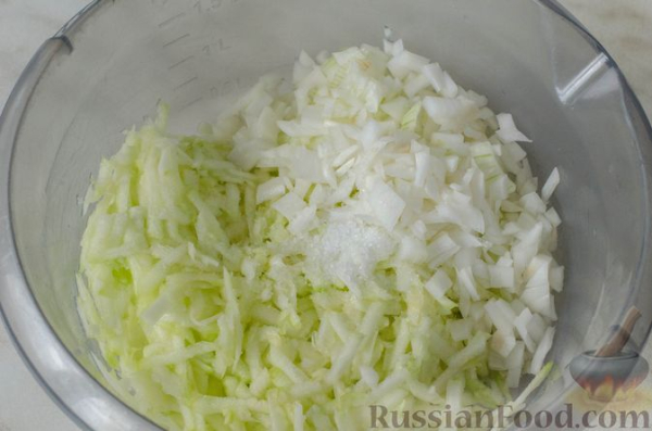Рулет из кабачков с творожно-сырной начинкой и сладким перцем