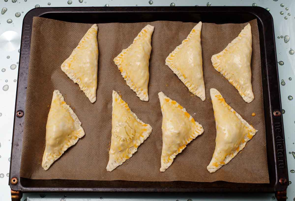 Слойки с ветчиной и сыром