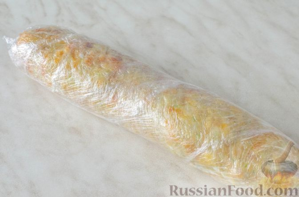 Рулет из кабачков с творожно-сырной начинкой и сладким перцем