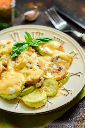 Кабачки, запечённые с грибами, под сметаной и сыром