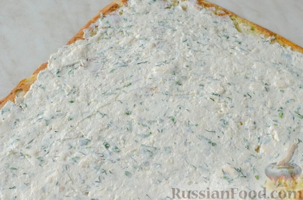 Рулет из кабачков с творожно-сырной начинкой и сладким перцем