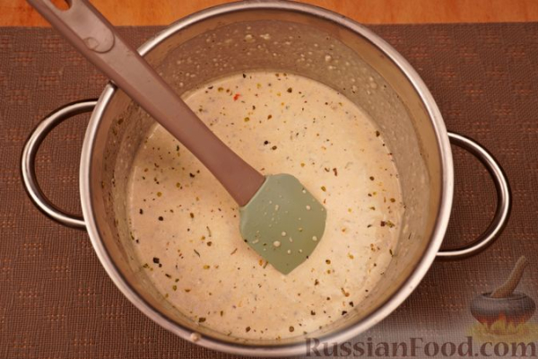 Макароны-ракушки, фаршированные курицей, под сырно-сливочным соусом