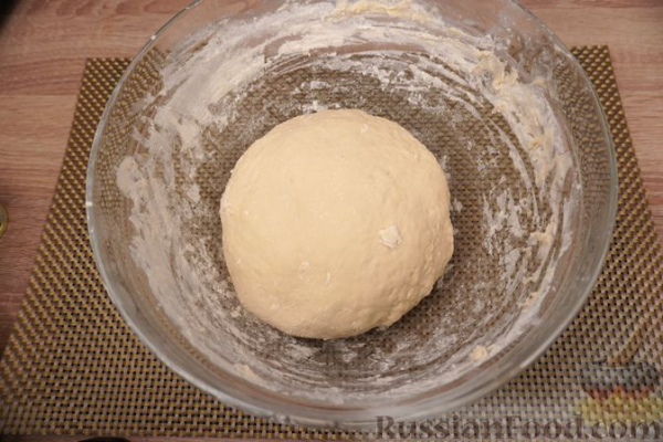 Свекольный бульон с мясными ушками
