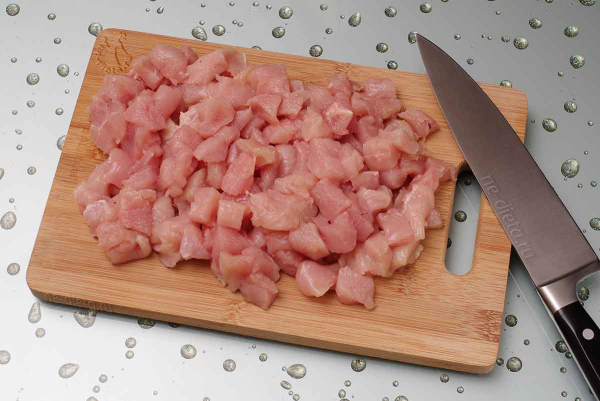 Пирог с курицей из слоеного теста