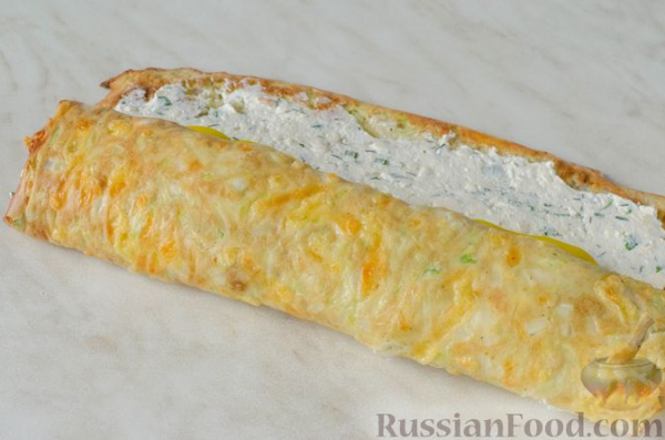 Рулет из кабачков с творожно-сырной начинкой и сладким перцем