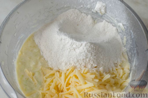 Рулет из кабачков с творожно-сырной начинкой и сладким перцем