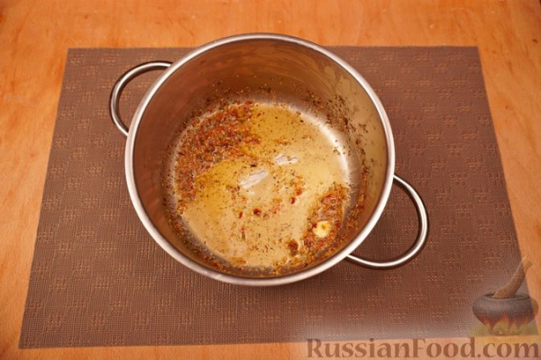 Макароны-ракушки, фаршированные курицей, под сырно-сливочным соусом