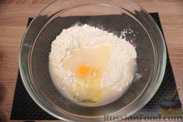 Свекольный бульон с мясными ушками