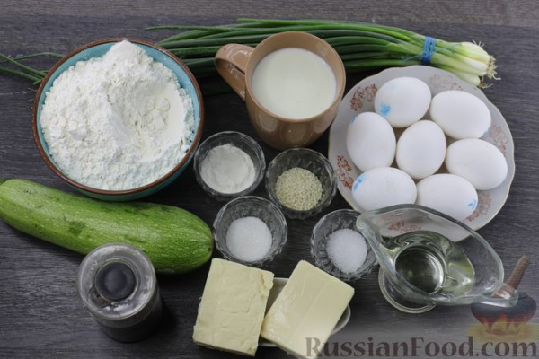 Заливной пирог из кабачкового теста, с яйцами, луком и плавленым сыром