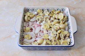 Мясо с грибами и помидорами