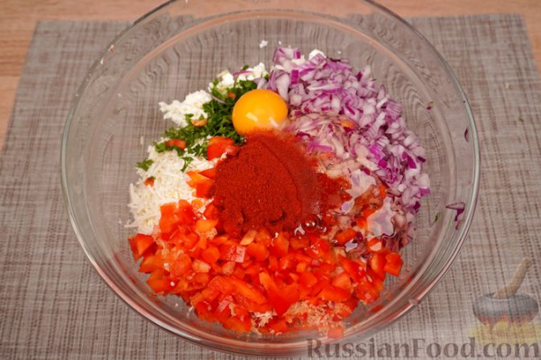 Кабачки, фаршированные творогом, брынзой и сладким перцем