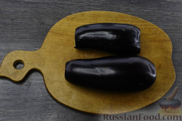 Закуска из запечённых баклажанов с базиликом и чесноком