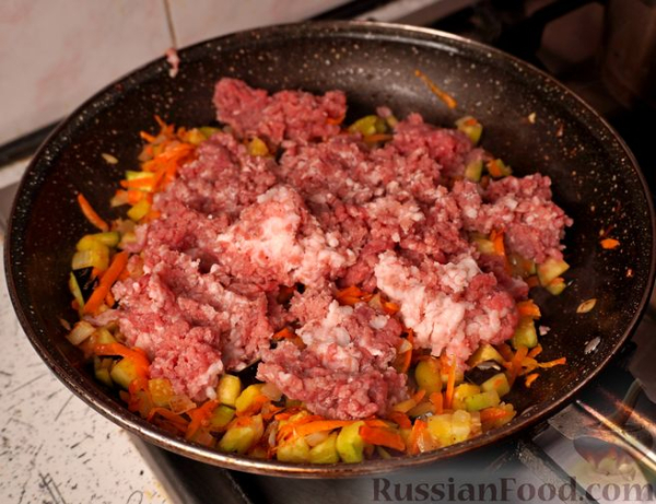 Фаршированный перец с мясом, рисом и овощами (в духовке)