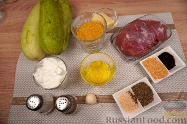 Фаршированные кабачки с йогуртовым соусом