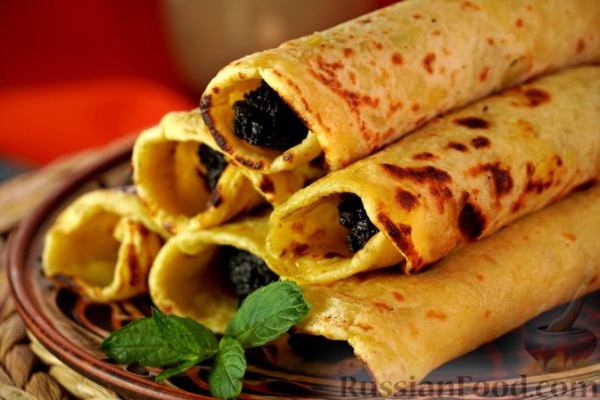 Локше (картофельные лепёшки со сладкой маковой начинкой)