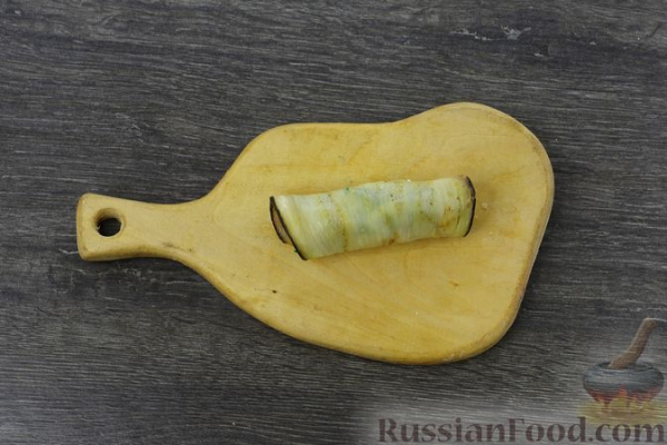 Рулетики из баклажанов с творогом и сыром