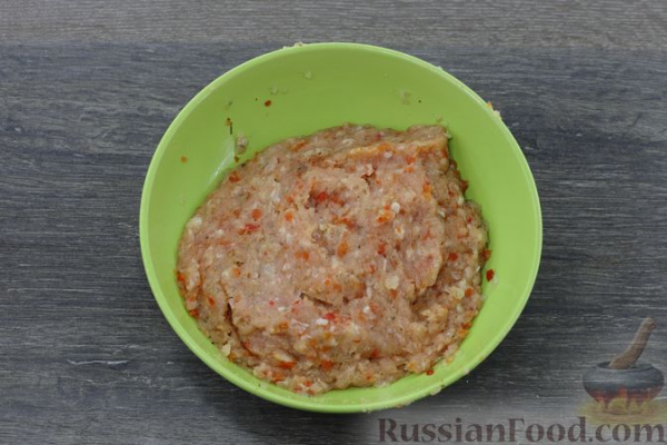 Баклажаны-гармошки с фаршем, тушенные в томатном соусе