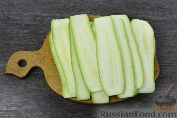 Рулетики из кабачков с курицей