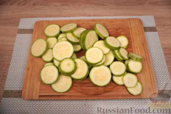 Запеканка из кабачков, с помидорами, беконом и сыром