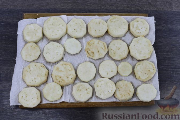 Закусочный торт из запечённых баклажанов, с помидорами и сыром