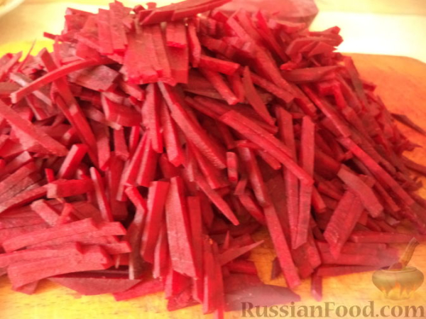Борщ грибной с черносливом