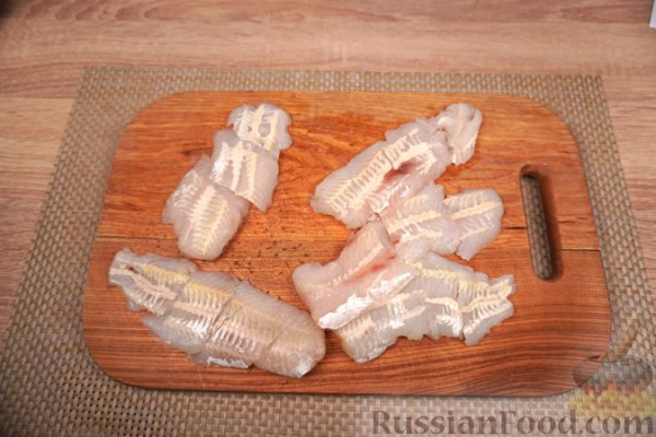 Хек, запечённый с кабачками и сливочным соусом