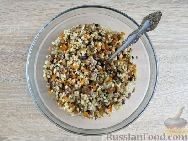 Кабачки, фаршированные булгуром, шампиньонами и морковью (в духовке)