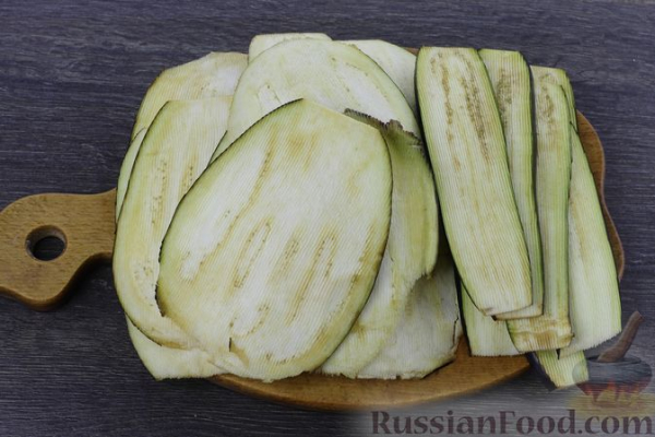 Рулетики из баклажанов с творогом и сыром