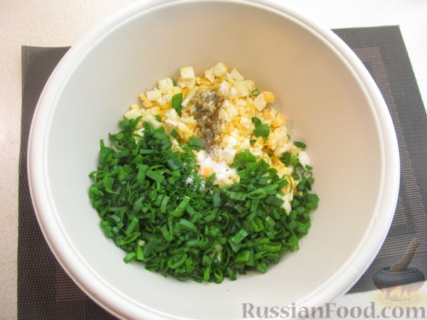 Заливной миндальный пирог с яйцами и зелёным луком (без муки)