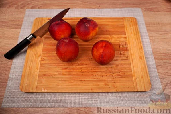Сарагли с заварным кремом и персиками