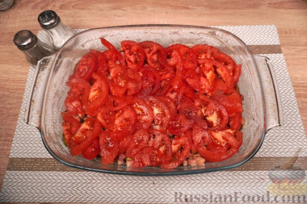 Запеканка из кабачков, с помидорами, беконом и сыром