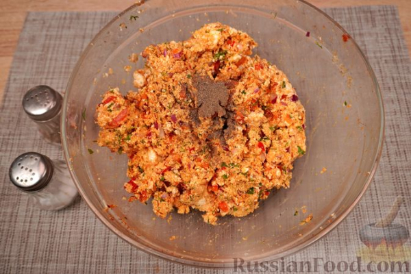 Кабачки, фаршированные творогом, брынзой и сладким перцем