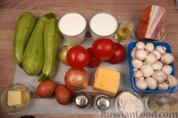 Запеканка из кабачков, с помидорами, беконом и сыром