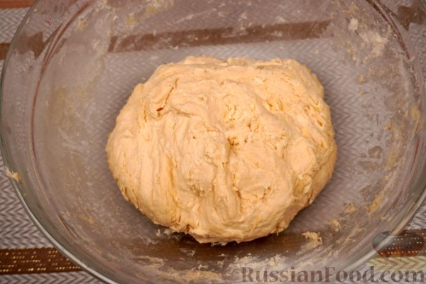 Солёные булочки с начинкой из обжаренной муки и пряностей