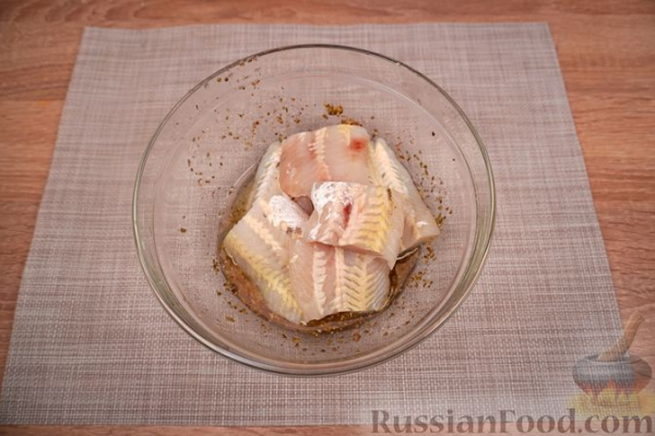 Гирос с белой рыбой и соусом дзадзики