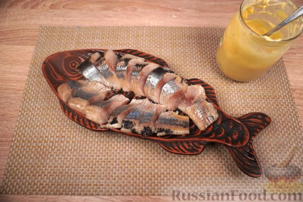 Сельдь под яблочным соусом