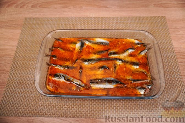 Брускетты с анчоусами в цитрусовом маринаде, фетой и оливками