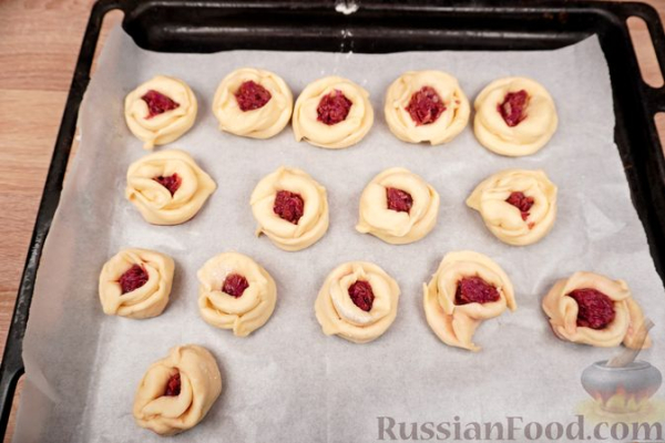Погача с розовым вареньем