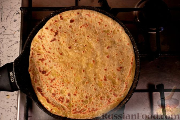 Локше (картофельные лепёшки со сладкой маковой начинкой)