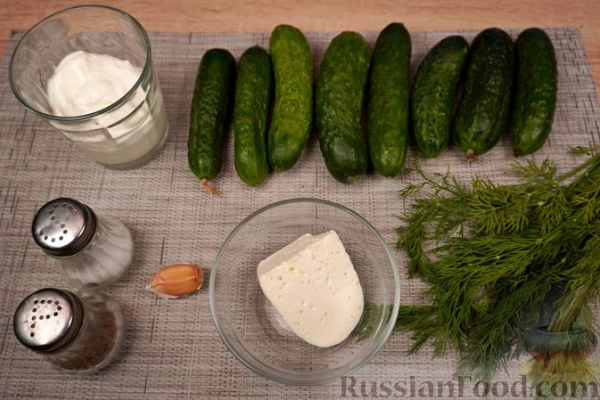 Салат из огурцов с укропом и брынзой