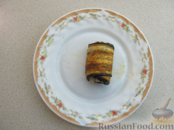 Рулетики из баклажанов по-грузински, с орехами, жареным луком и чесноком