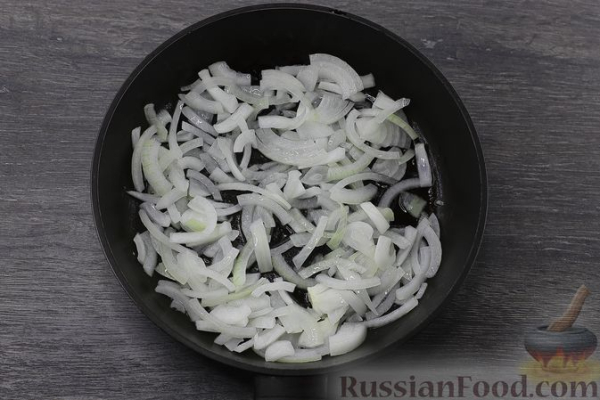 Кабачки, тушенные в сметане, с чесноком и перцем чили