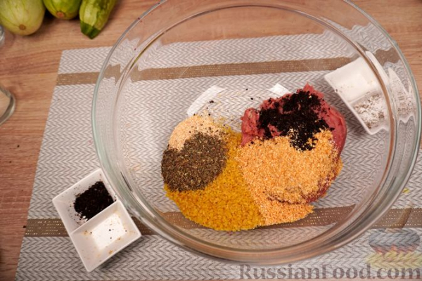 Фаршированные кабачки с йогуртовым соусом