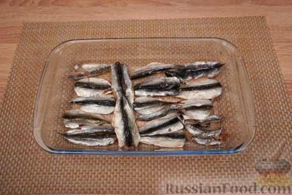 Брускетты с анчоусами в цитрусовом маринаде, фетой и оливками